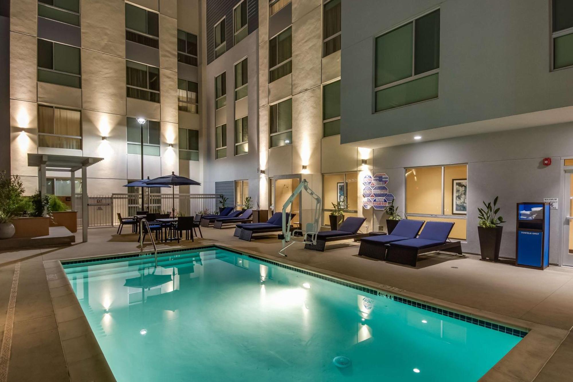 Hampton Inn & Suites Los Angeles - Glendale Dış mekan fotoğraf